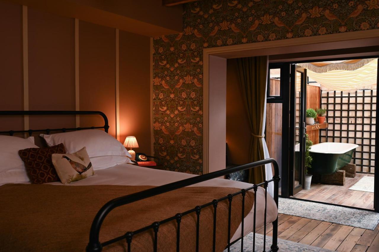 The Rabbit Hotel & Retreat Темпълпатрик Екстериор снимка
